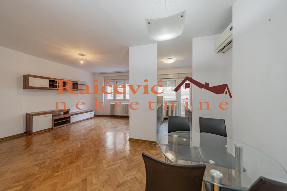 Stan na prodaju u Beogradu, Kalenić pijaca, trosoban, 64m2, cena 275000 evra