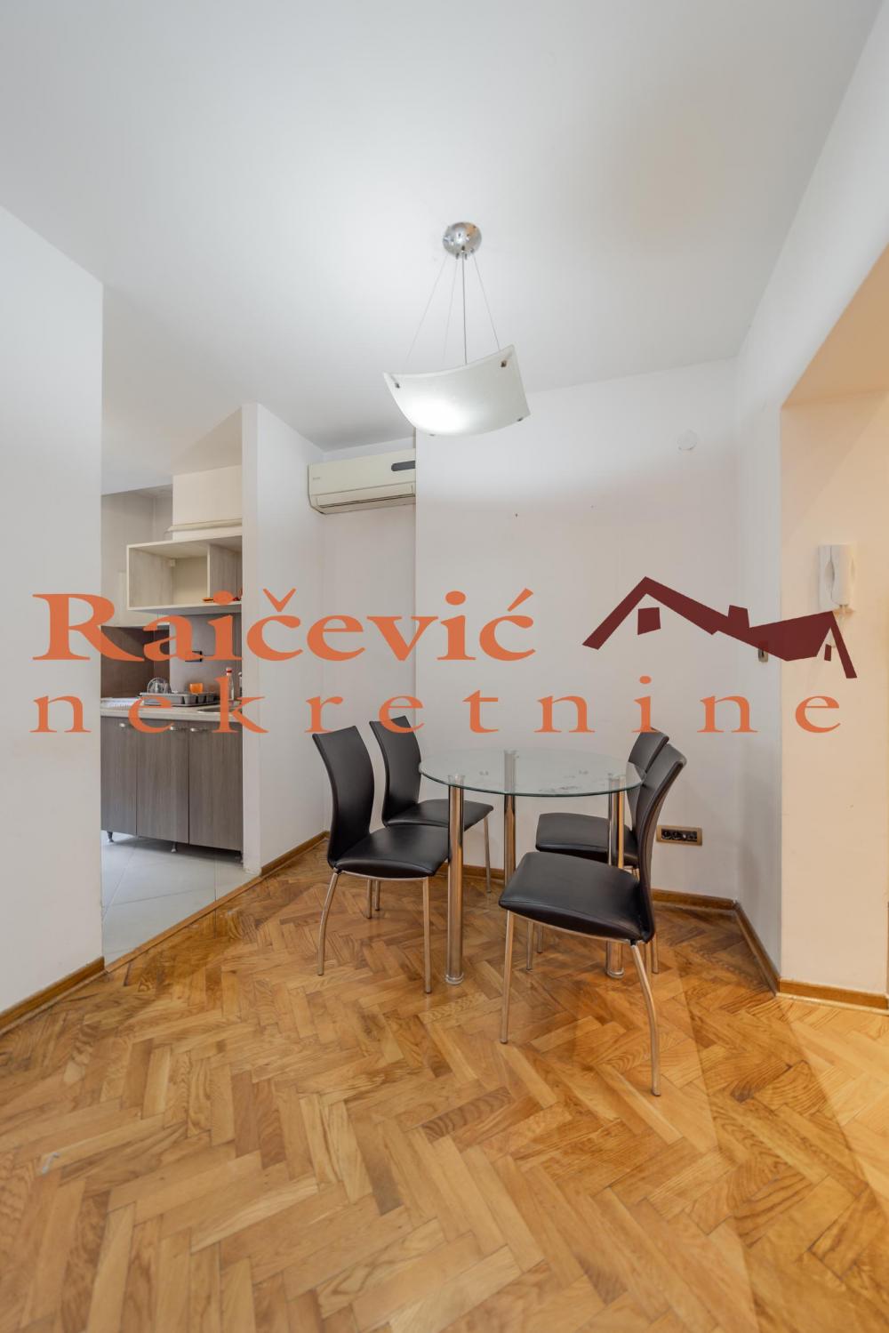 Stan na prodaju u Beogradu, Kalenić pijaca, trosoban, 64m2, cena 275000 evra