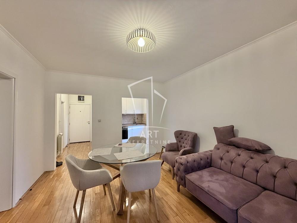 Stan na prodaju u Beogradu, Vračar, dvoiposoban, 53m2, cena 288000 evra