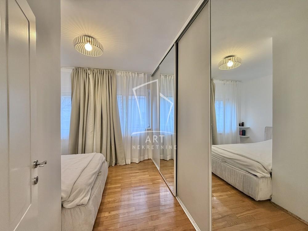 Stan na prodaju u Beogradu, Vračar, dvoiposoban, 53m2, cena 288000 evra