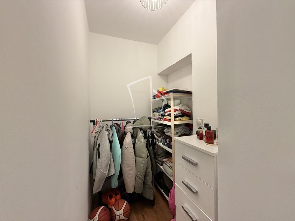 Stan na prodaju u Beogradu, Vračar, dvoiposoban, 53m2, cena 288000 evra