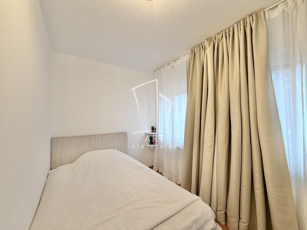 Stan na prodaju u Beogradu, Vračar, dvoiposoban, 53m2, cena 288000 evra