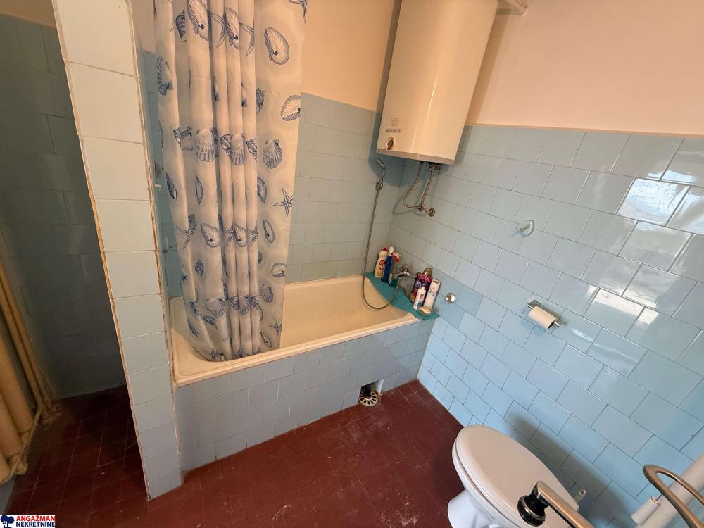 Stan na prodaju u Beogradu, Novi Beograd blok 70 (Kineski TC), dvosoban, 72m2, cena 239000 evra