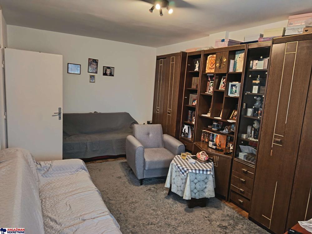 Stan na prodaju u Beogradu, Novi Beograd blok 21 (10. gimnazija), dvosoban, 55m2, cena 230000 evra