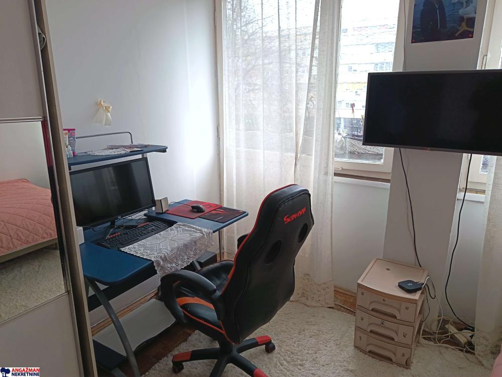 Stan na prodaju u Beogradu, Novi Beograd blok 21 (10. gimnazija), dvosoban, 55m2, cena 230000 evra