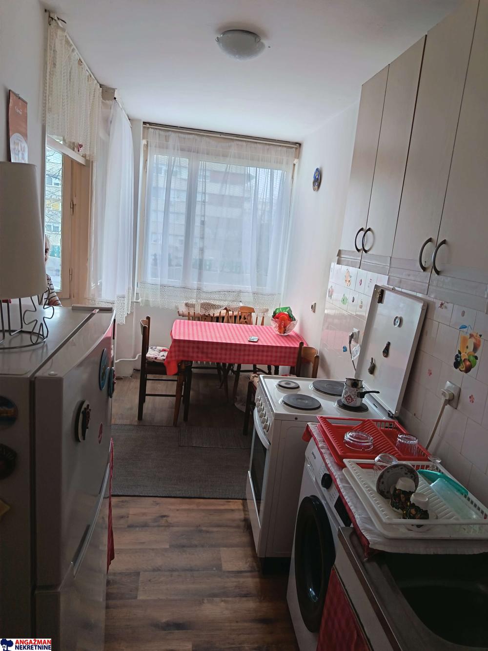 Stan na prodaju u Beogradu, Novi Beograd blok 21 (10. gimnazija), dvosoban, 55m2, cena 230000 evra