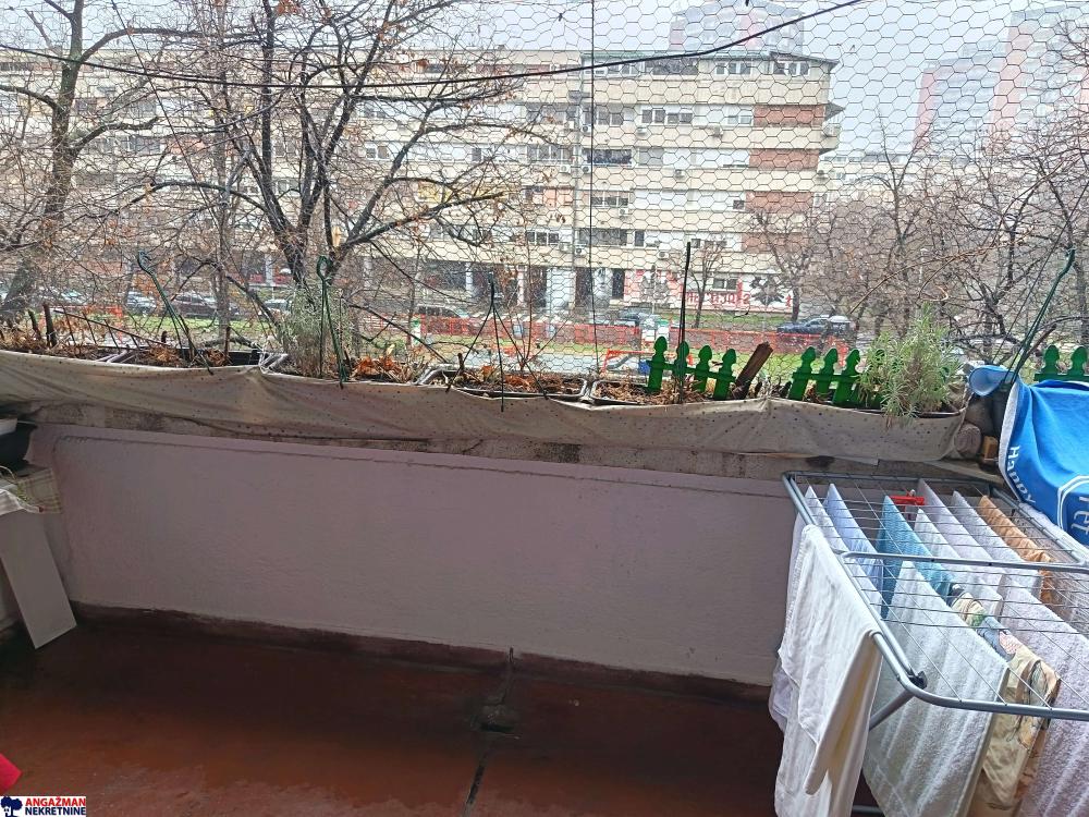 Stan na prodaju u Beogradu, Novi Beograd blok 21 (10. gimnazija), dvosoban, 55m2, cena 230000 evra