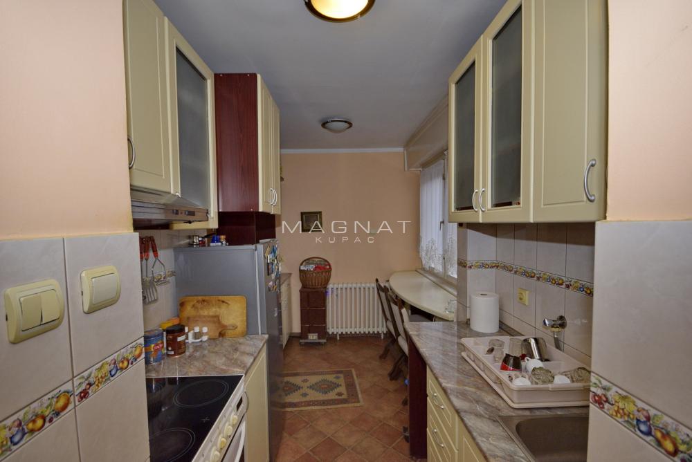 Stan na prodaju u Beogradu, Voždovac, troiposoban, 95m2, cena 270000 evra