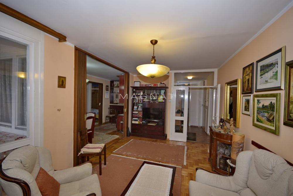 Stan na prodaju u Beogradu, Voždovac, troiposoban, 95m2, cena 270000 evra