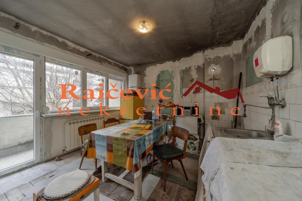 Stan na prodaju u Beogradu, Senjak, trosoban, 87m2, cena 360000 evra