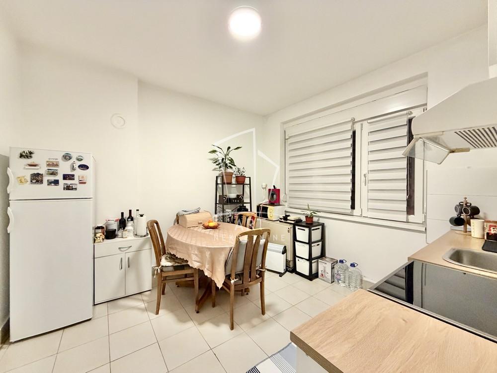 Stan na prodaju u Beogradu, Zemun, dvosoban, 59m2, cena 160000 evra