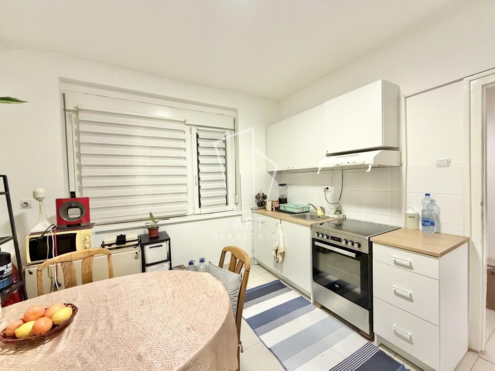 Stan na prodaju u Beogradu, Zemun, dvosoban, 59m2, cena 160000 evra