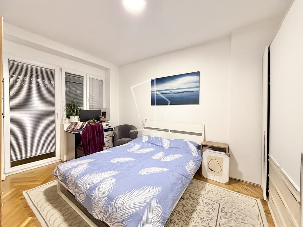 Stan na prodaju u Beogradu, Zemun, dvosoban, 59m2, cena 160000 evra