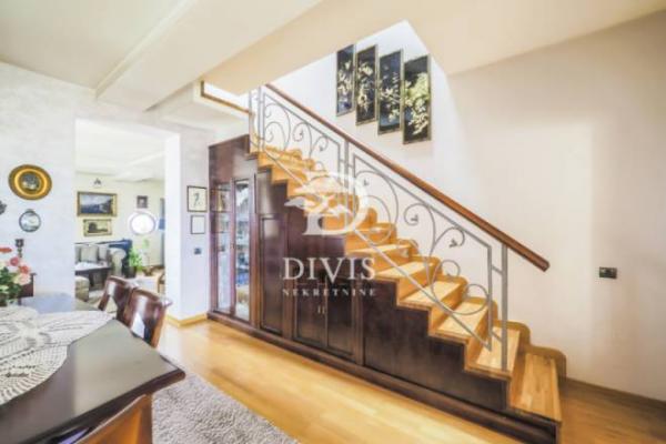 Stan na prodaju u Beogradu, Cvetni trg, 250m2, cena 879000 evra