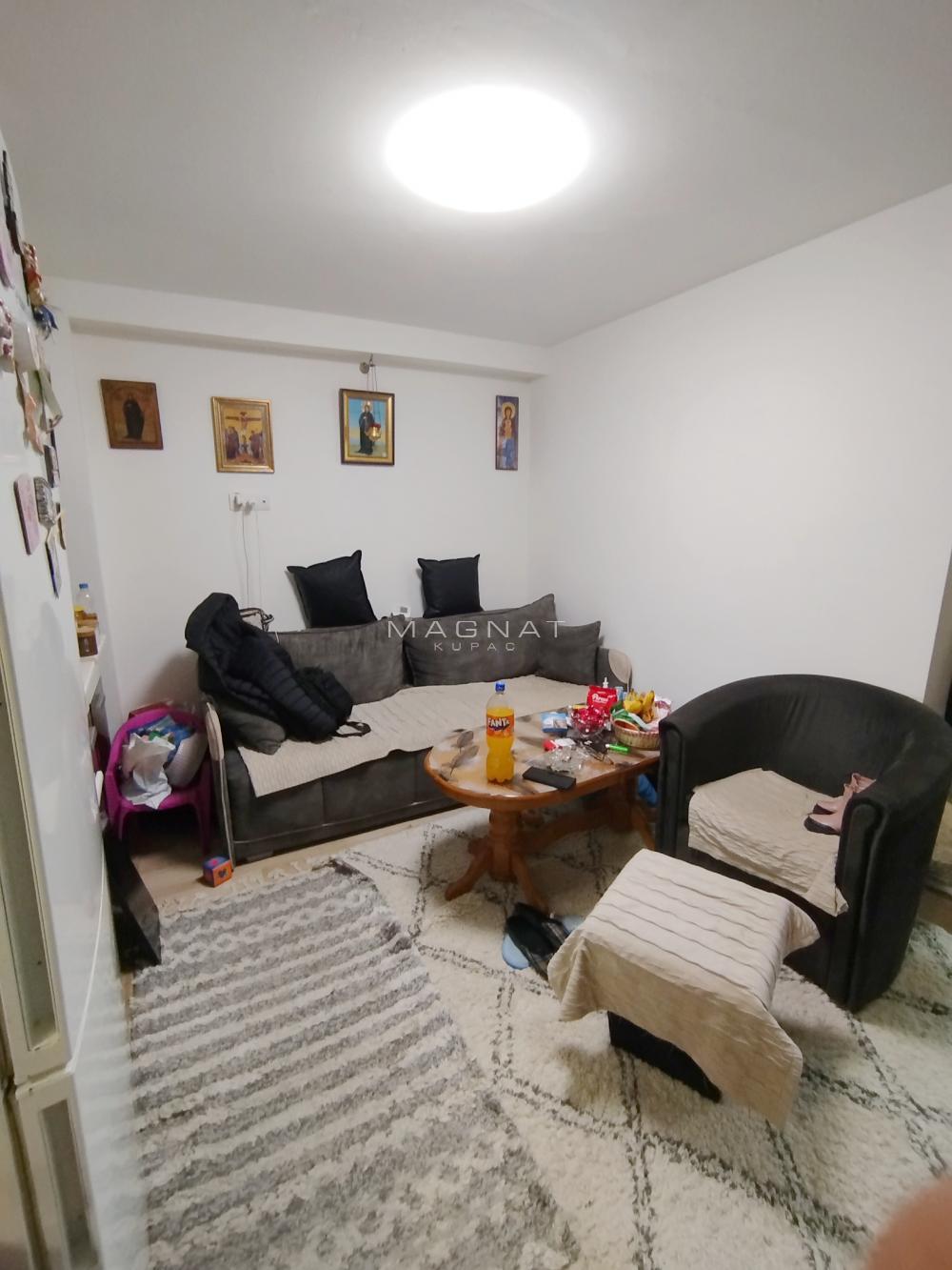 Stan na prodaju u Beogradu, Borča, jednoiposoban, 37m2, cena 63000 evra