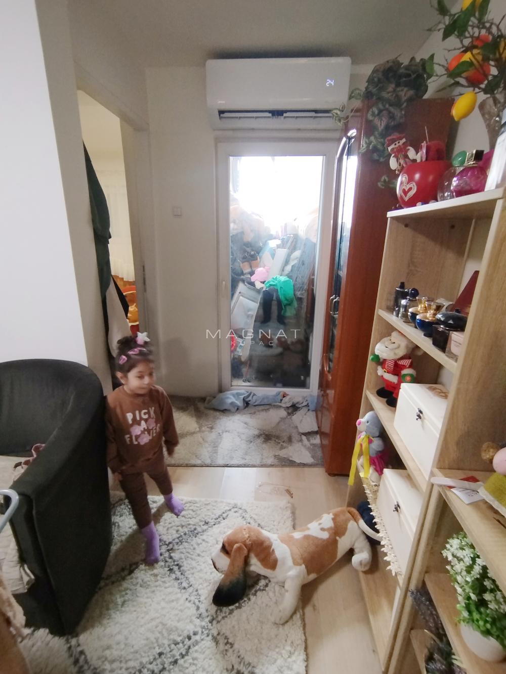 Stan na prodaju u Beogradu, Borča, jednoiposoban, 37m2, cena 63000 evra