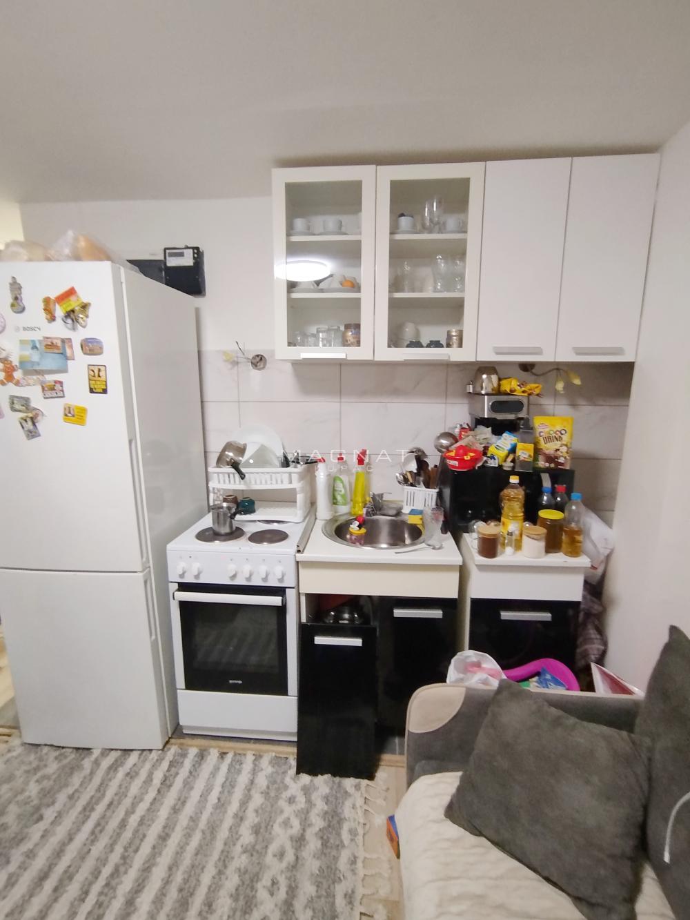 Stan na prodaju u Beogradu, Borča, jednoiposoban, 37m2, cena 63000 evra