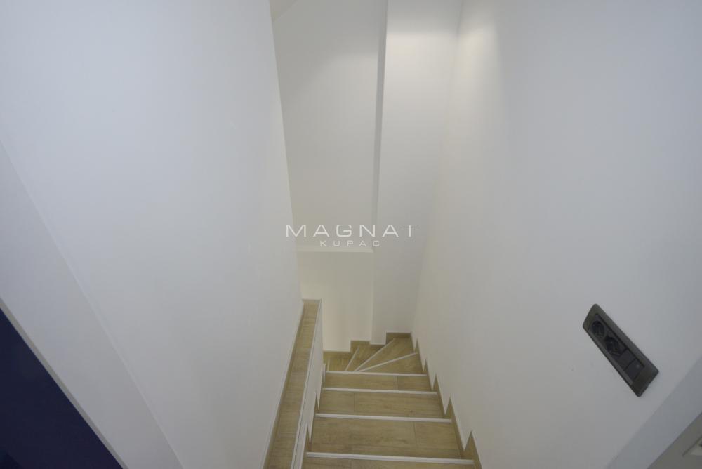 Stan na prodaju u Beogradu, Vukov spomenik, trosoban, 155m2, cena 500000 evra