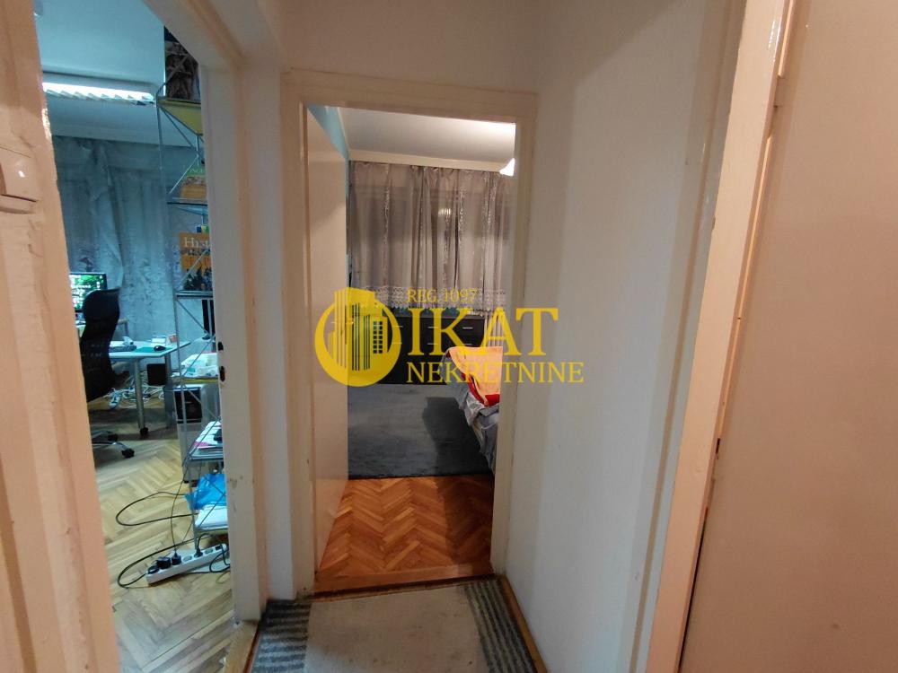 Stan na prodaju u Beogradu, Novi Beograd blok 33 (Genex kula), troiposoban, 68m2, cena 240000 evra