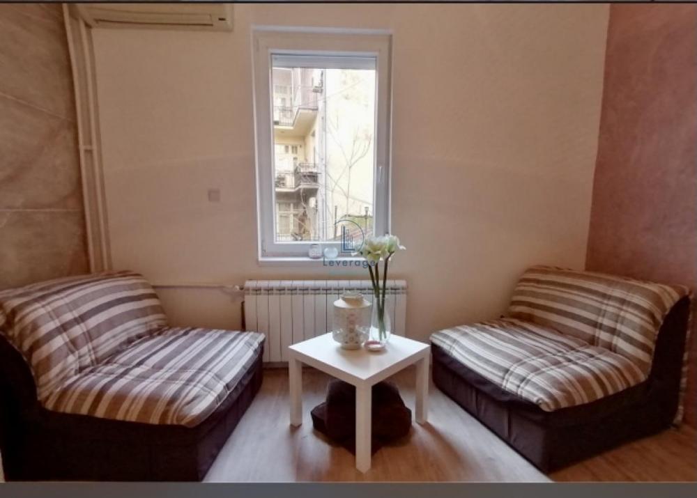 Stan na prodaju u Beogradu, Obilićev venac, dvoiposoban, 40m2, cena 220000 evra