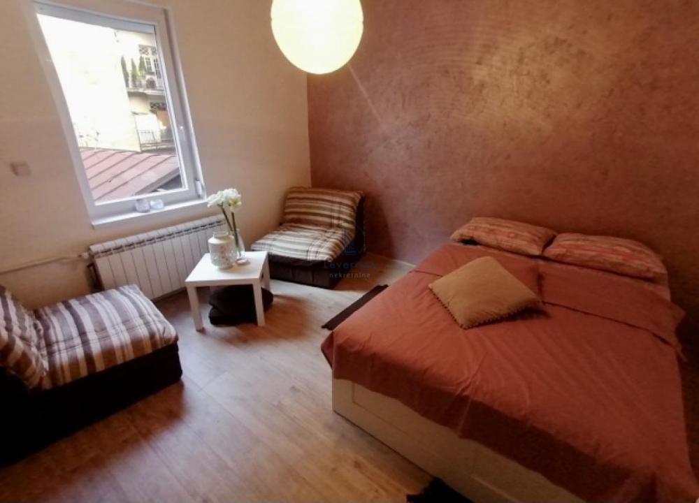 Stan na prodaju u Beogradu, Obilićev venac, dvoiposoban, 40m2, cena 220000 evra