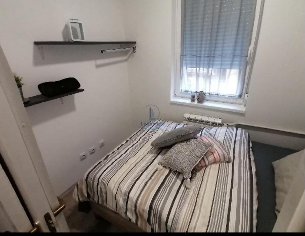 Stan na prodaju u Beogradu, Obilićev venac, dvoiposoban, 40m2, cena 220000 evra