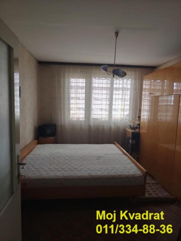 Stan na prodaju u Beogradu, Karaburma, trosoban, 70m2, cena 147000 evra