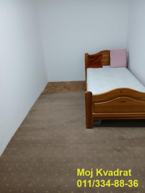 Stan na prodaju u Beogradu, Karaburma, trosoban, 70m2, cena 147000 evra