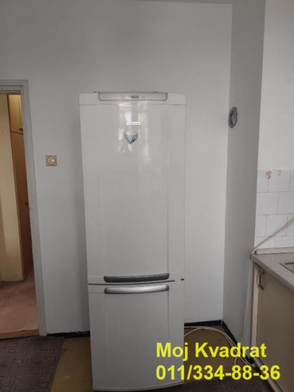 Stan na prodaju u Beogradu, Karaburma, trosoban, 70m2, cena 147000 evra