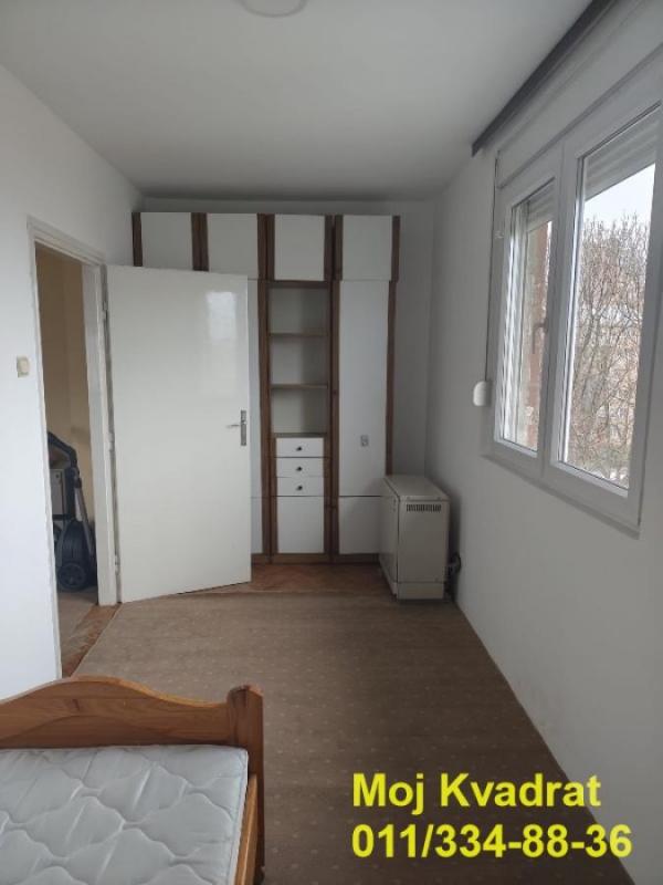 Stan na prodaju u Beogradu, Karaburma, trosoban, 70m2, cena 147000 evra