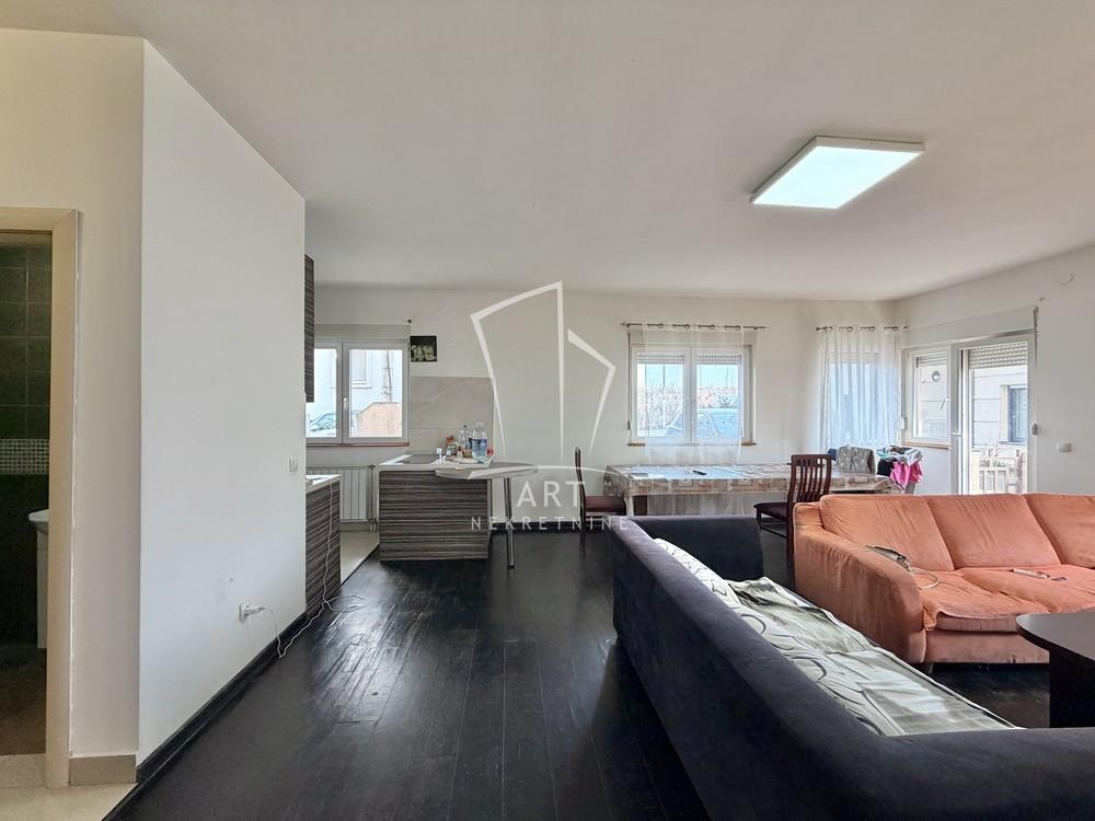 Stan na prodaju u Beogradu, Mirijevo, trosoban, 76m2, cena 175000 evra