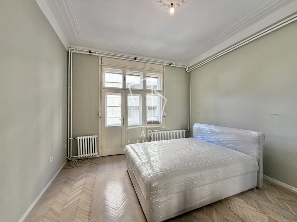 Stan na prodaju u Beogradu, Stari grad, cetvorosoban, 96m2, cena 480000 evra