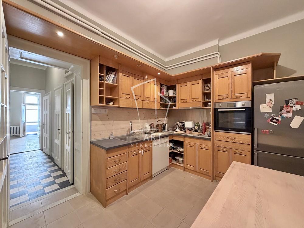 Stan na prodaju u Beogradu, Stari grad, cetvorosoban, 96m2, cena 480000 evra