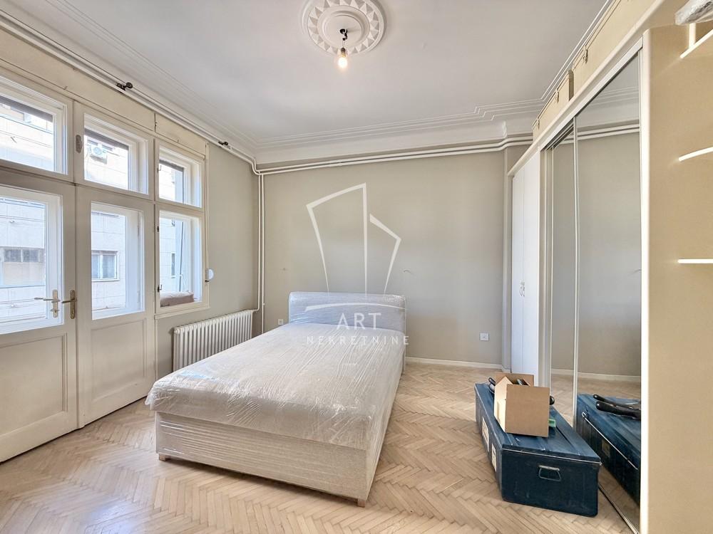 Stan na prodaju u Beogradu, Stari grad, cetvorosoban, 96m2, cena 480000 evra