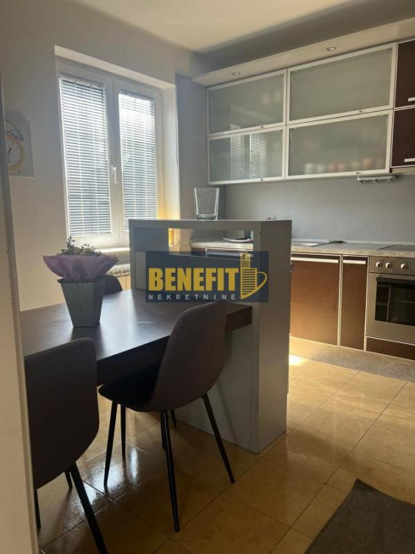 Stan na prodaju u Beogradu, Južni bulevar, trosoban, 101m2, cena 330000 evra