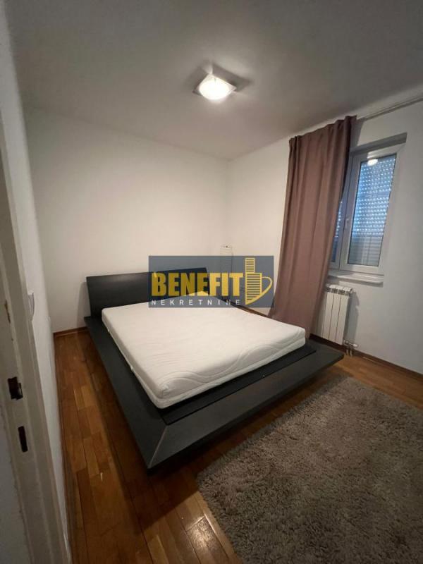 Stan na prodaju u Beogradu, Južni bulevar, trosoban, 101m2, cena 330000 evra