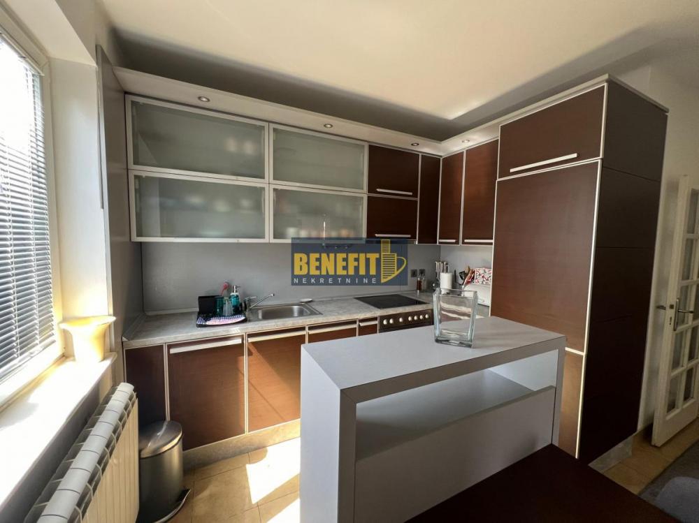 Stan na prodaju u Beogradu, Južni bulevar, trosoban, 101m2, cena 330000 evra