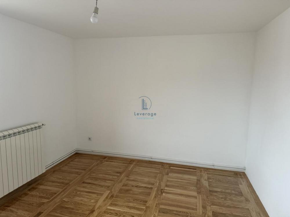 Stan na prodaju u Beogradu, Višnjička banja, dvoiposoban, 60m2, cena 175000 evra