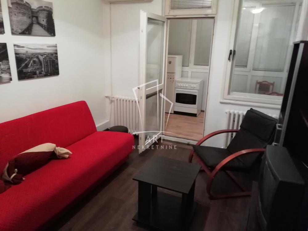 Stan na prodaju u Beogradu, Konjarnik, 22m2, cena 96000 evra