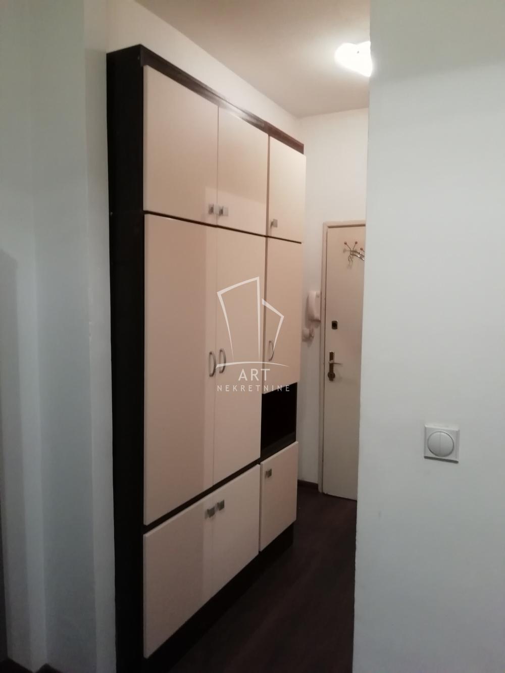 Stan na prodaju u Beogradu, Konjarnik, 22m2, cena 96000 evra