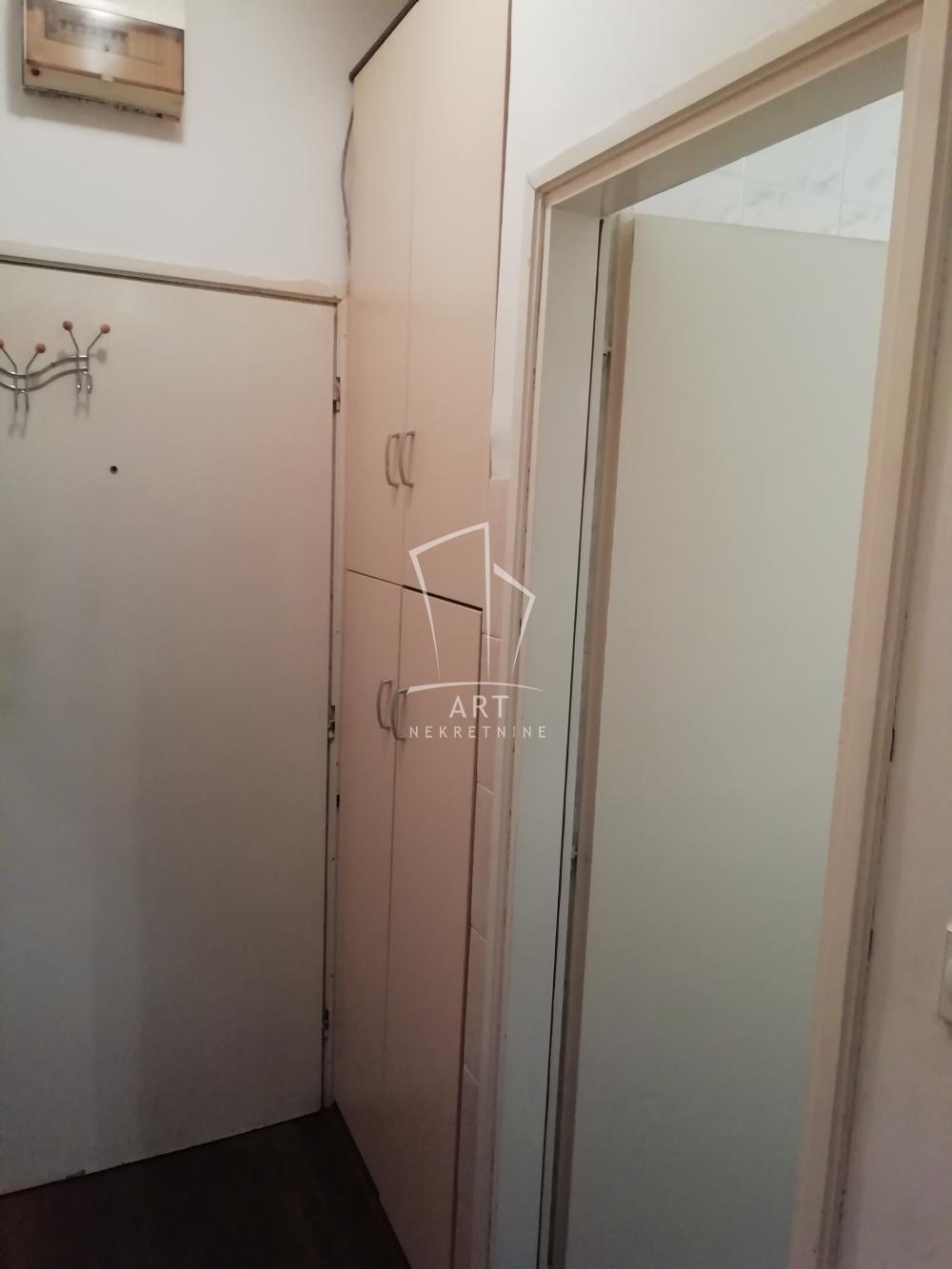 Stan na prodaju u Beogradu, Konjarnik, 22m2, cena 96000 evra