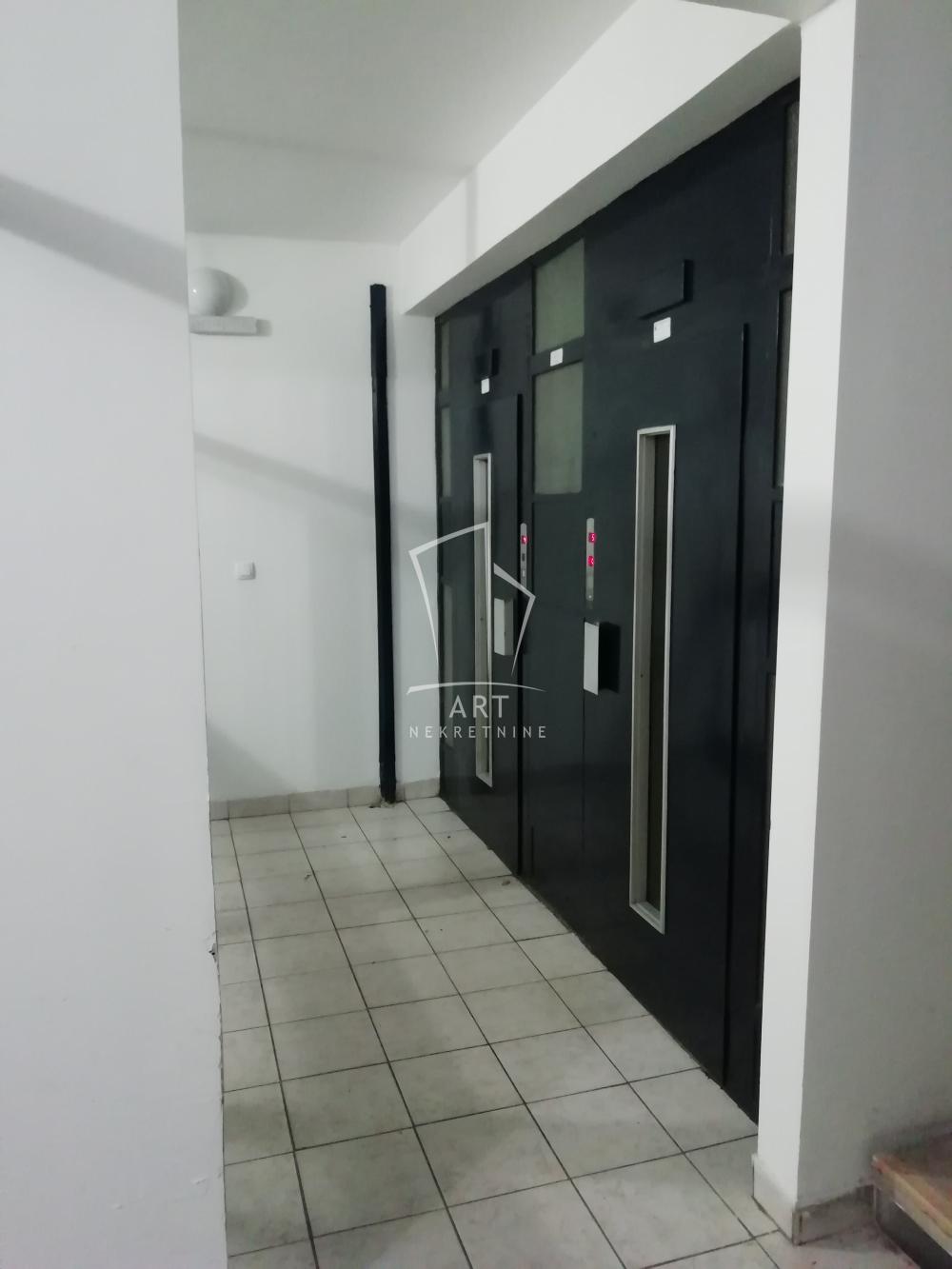 Stan na prodaju u Beogradu, Konjarnik, 22m2, cena 96000 evra