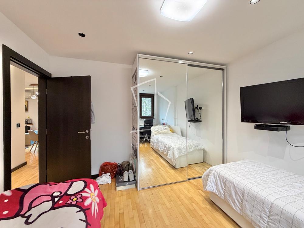 Stan na prodaju u Beogradu, Čukarica, trosoban, 70m2, cena 305000 evra