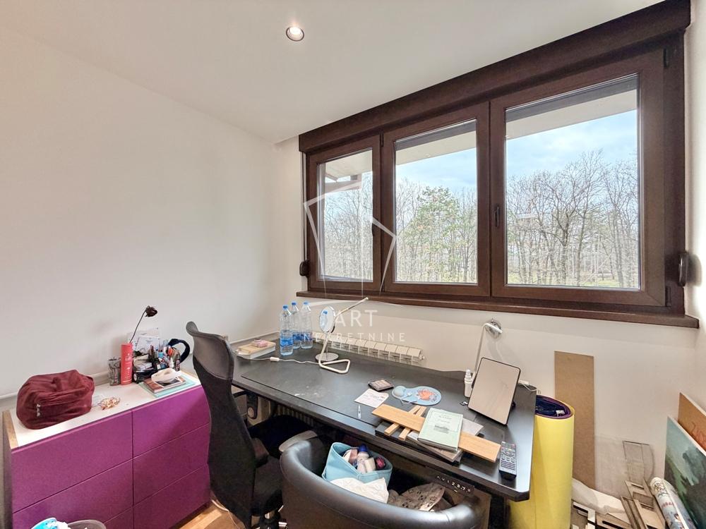 Stan na prodaju u Beogradu, Čukarica, trosoban, 70m2, cena 305000 evra