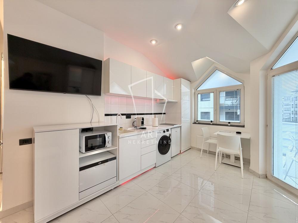 Stan na prodaju u Beogradu, Đeram pijaca, trosoban, 130m2, cena 500000 evra