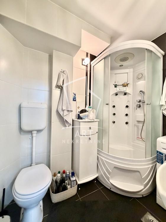 Stan na prodaju u Beogradu, Borča, dvosoban, 56m2, cena 139000 evra