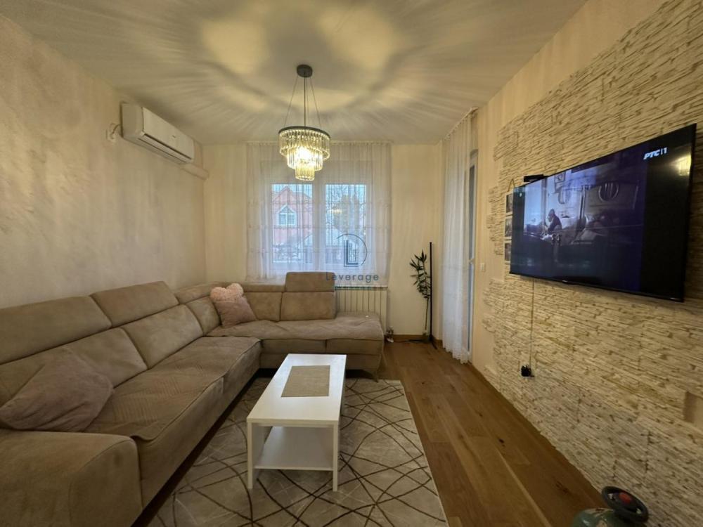 Stan na prodaju u Beogradu, Borča, trosoban, 70m2, cena 124000 evra