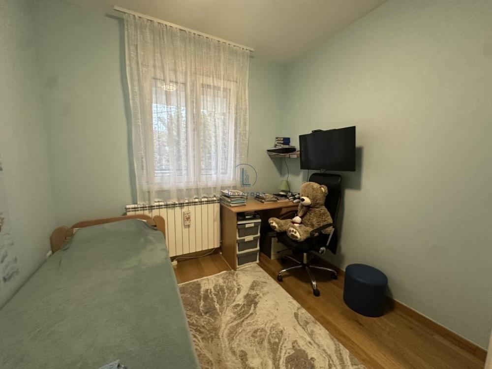 Stan na prodaju u Beogradu, Borča, trosoban, 70m2, cena 124000 evra