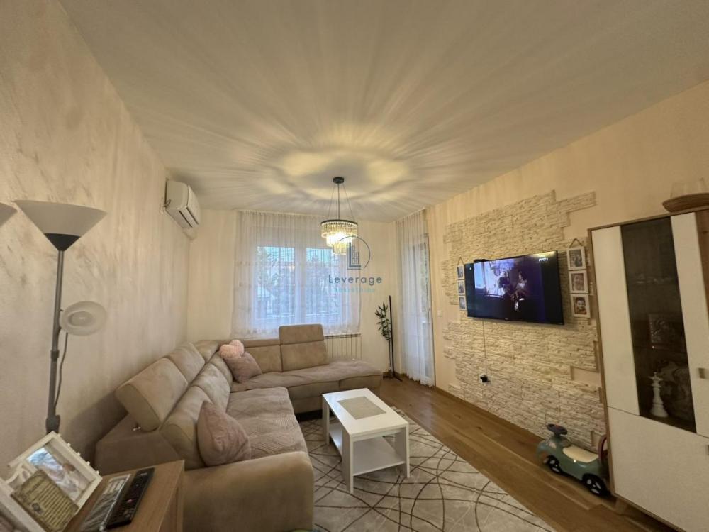 Stan na prodaju u Beogradu, Borča, trosoban, 70m2, cena 124000 evra