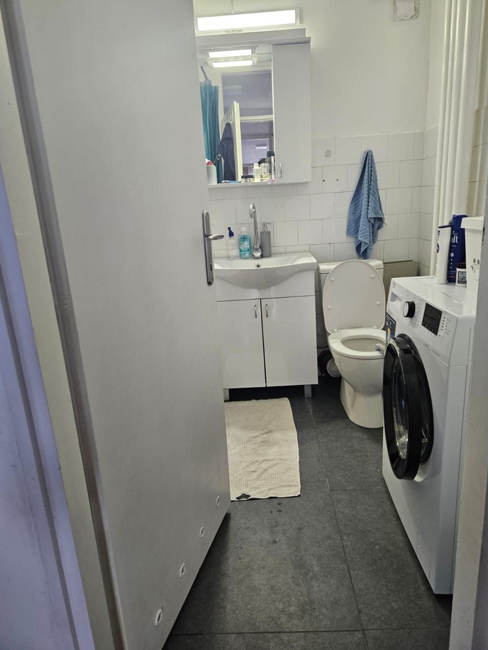 Stan na prodaju u Beogradu, Novi Beograd blok 45 (TC Enjub), jednoiposoban, 59m2, cena 200600 evra